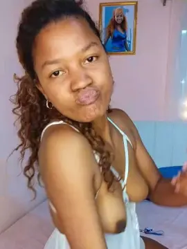 Cam4 Nude Webcam of CelenaGomez