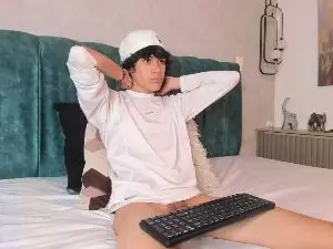 Cam4 Nude Webcam of Diamante_twink