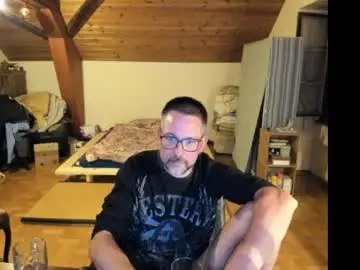 Chaturbate Live Sex Cam of supersquirrel81