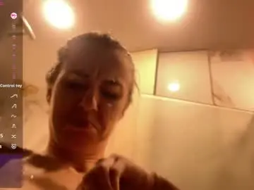 Chaturbate Live Sex Cam of crystallana