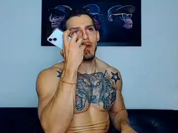 Chaturbate Nude Webcam of thomashoward31