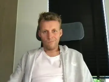 Chaturbate Live Sex of max_straight_1