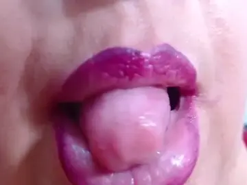 Stripchat Watch Live Sex Cams of Kerly_Doll
