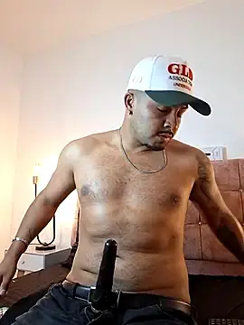 Stripchat Free Porn Cam of BrunoSilva_