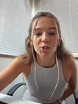 Stripchat Sex Cam of lucie_mehott