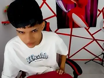 Stripchat Free Porn Cam of chris_evans77