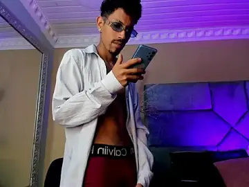 Stripchat Nude Webcam of NoaahTylor