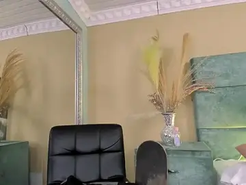 Stripchat Sex Cam of NoaahTylor