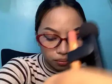 Stripchat Live Sex Cam of RaynaMcclurken