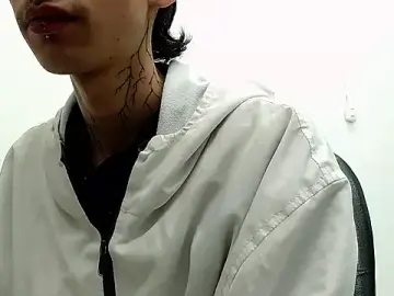 Stripchat Live Sex Cam of ttimy_x_boy