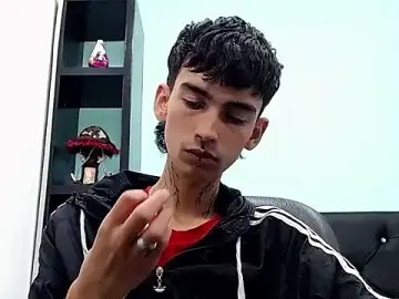 Stripchat Free Porn Cam of ttimy_x_boy