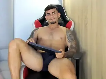 Stripchat Adult Webcam of Ricardogo19