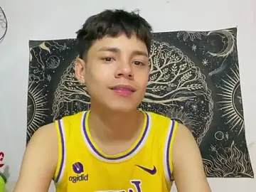 Stripchat Live Sex Cam of Andy_Belier23