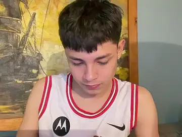 Stripchat Sex Cam of Andy_Belier23