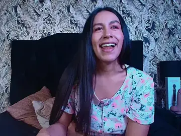 Stripchat Free Porn Cam of EmiGomez_