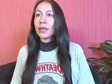 Stripchat Free Porn Cam of EmiGomez_
