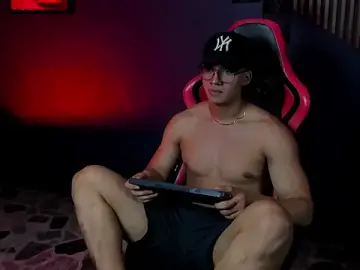 Stripchat Adult Webcam of Axxel_Muscle