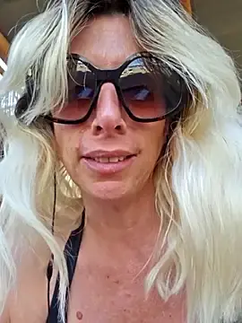 Stripchat Live Sex Cam of Ina_Your_Queen