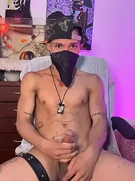 Stripchat Live Sex Cam of CRAZY-BOY99