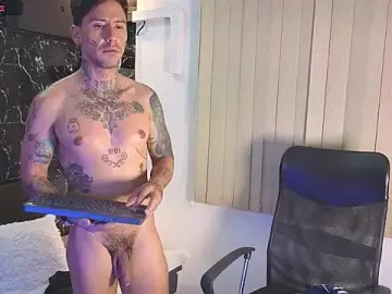 Stripchat Live Porn of MR_EITHAN