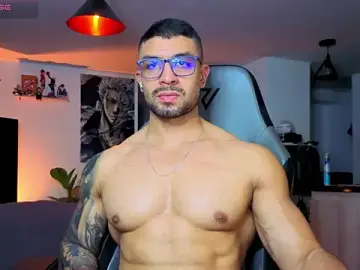 Stripchat Live Sex Cam of Michael_Diamond