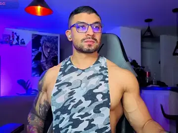 Stripchat Live Sex of Michael_Diamond