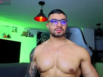 Stripchat Live Sex Cam of Michael_Diamond