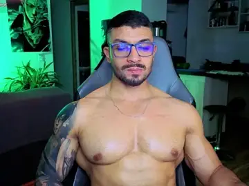 Stripchat Live Sex Cam of Michael_Diamond
