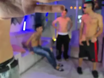 Stripchat Sex Cam of Houseofwarrios