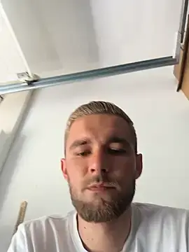 Stripchat Watch Live Sex Cams of Benjamiinlt