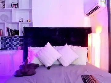 Stripchat Sex Cam of Karlagonzales_