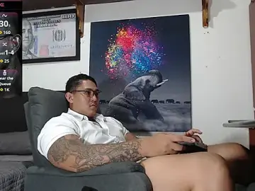 Stripchat Live Sex Cam of coltonmassiff