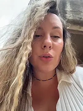 Stripchat Free Porn Cam of Mona_Plus