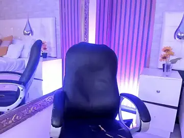 Stripchat Live Sex of KyleeSmiith