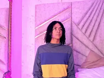 Stripchat Live Sex of KyleeSmiith
