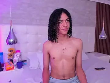 Stripchat Sex Chat of KyleeSmiith