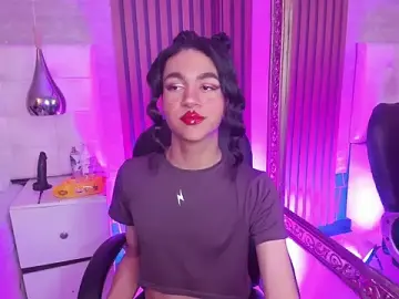 Stripchat Live Sex Cam of KyleeSmiith