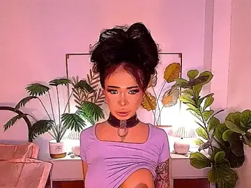 Stripchat Live Sex Cam of urasianjassgodofgodess_11