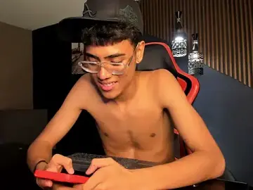Stripchat Sex Cam of DannTaylor