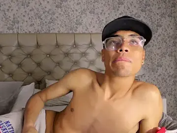 Stripchat Free Porn Cam of DannTaylor