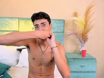 Stripchat Live Sex Cam of DannTaylor