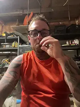 Stripchat Live Sex Cam of WIDBIGWHITECOCK