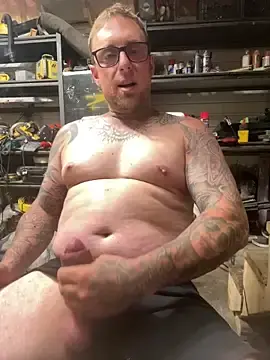Stripchat Free Live Porn of WIDBIGWHITECOCK