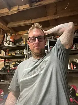 Stripchat Live Sex Cam of WIDBIGWHITECOCK