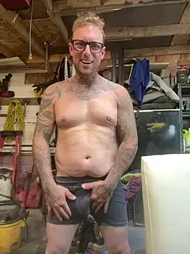 Stripchat Adult Webcam of WIDBIGWHITECOCK