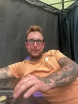 Stripchat Adult Webcam of WIDBIGWHITECOCK