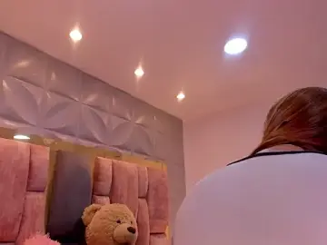 Stripchat Live Sex Cam of Charlotte_Ice1