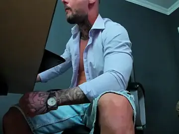 Stripchat Live Sex Cam of BrianHunts
