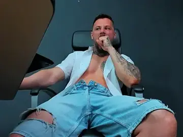 Stripchat Free Porn Cam of BrianHunts