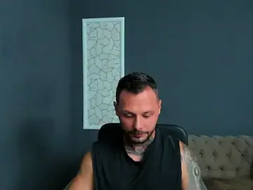 Stripchat Live Sex Cam of BrianHunts